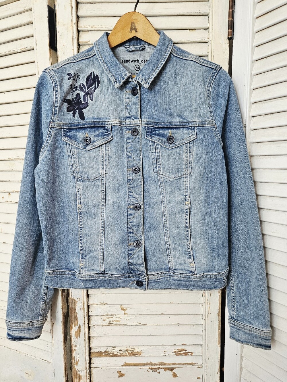 Sandwich Denim Navy Embroidered Jean Jacket Light Blue Wash Size EU 38/Small